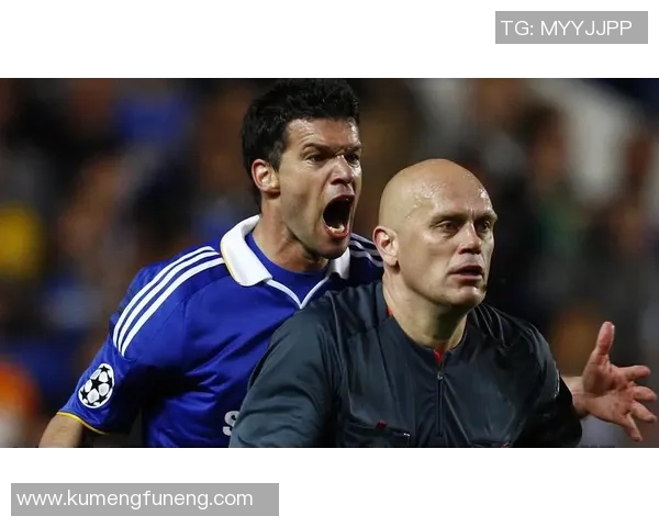 各大足球巨星童年时期珍贵照片揭秘从小就注定成就传奇的瞬间