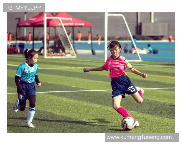 左右晃动技艺精湛的足球明星盘点他们如何运用技巧突破防线